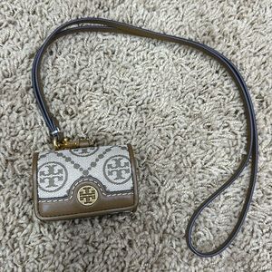 Tory Burch AirPod pro case